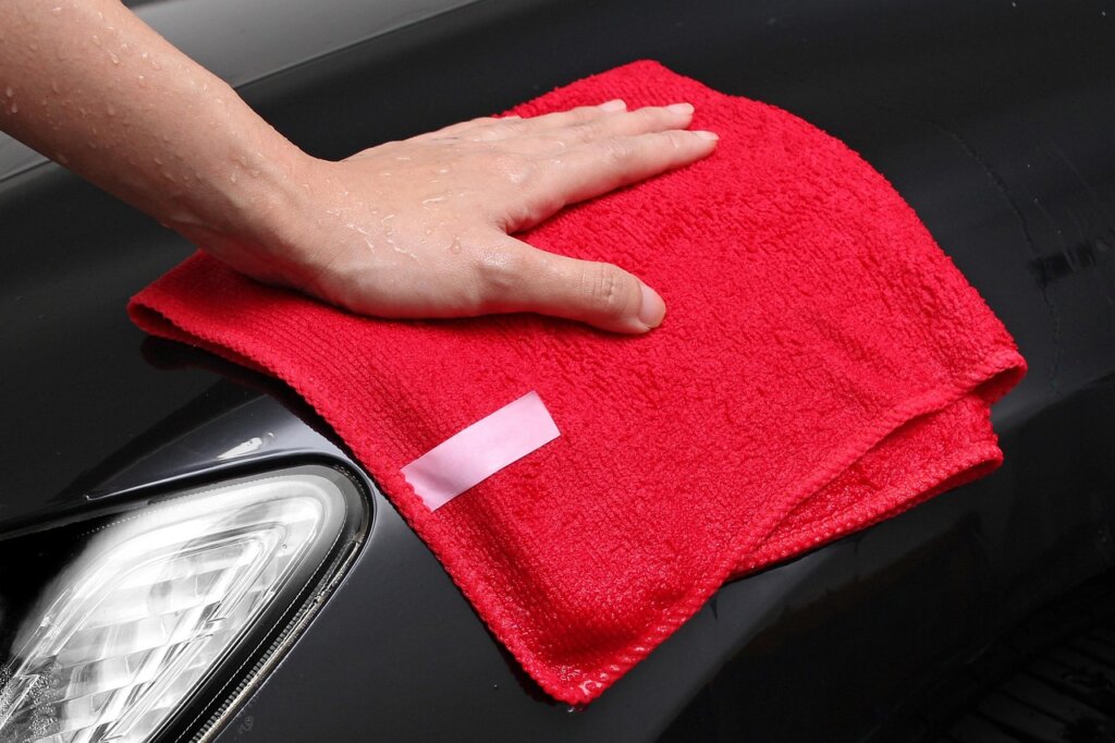 microfiber cleaning cloth wiping kitchen counter