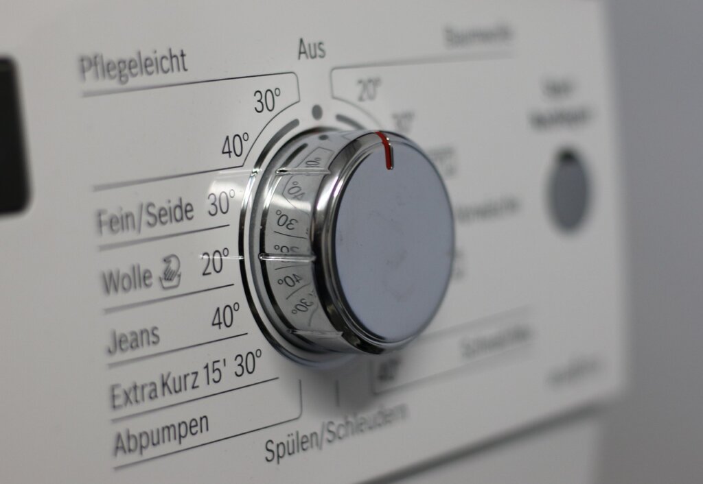 electric blanket controller being detached before washing